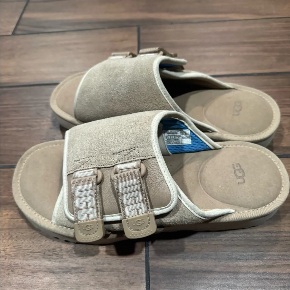 UGG Men's Goldencoast Strap tan Slide size 9
